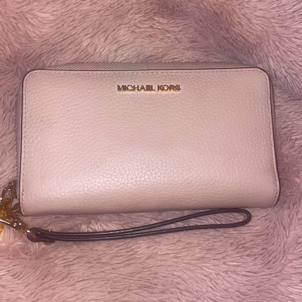 Micheal Kors Pink Wallet